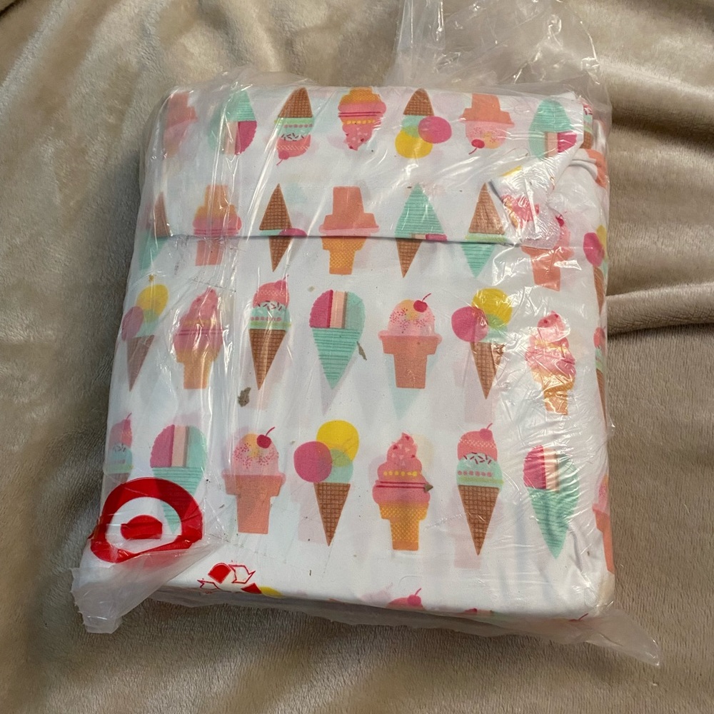 Pillowfort queen size sheet set